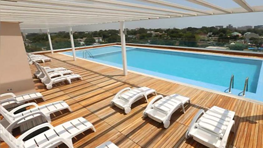 The rooftop swimming pool at Turquaz Residence